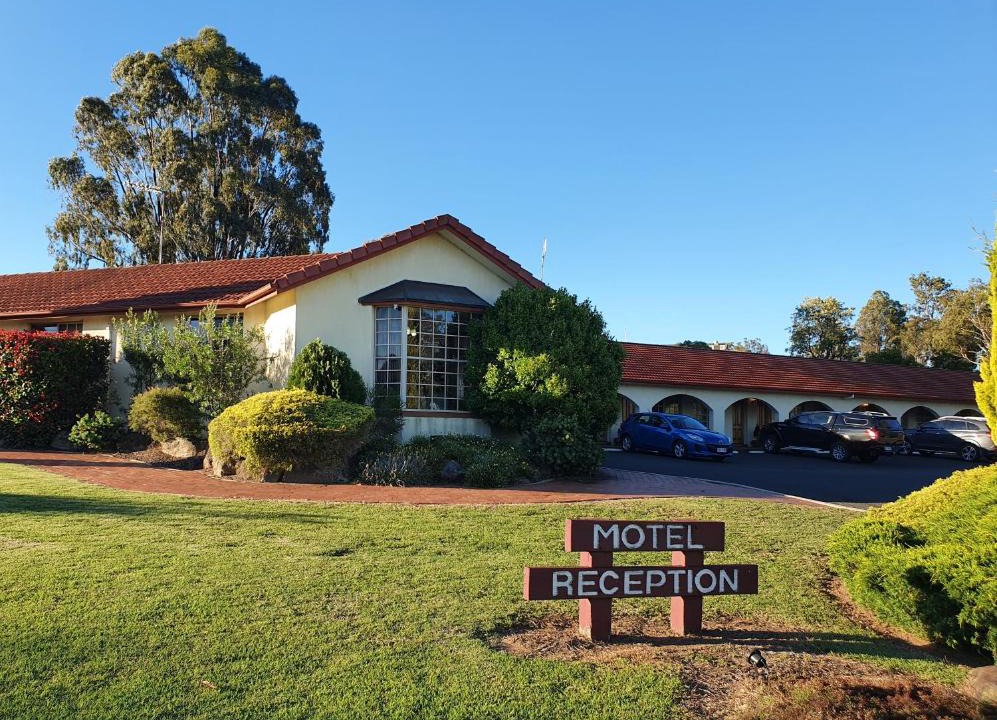 Warwick Hotel | McNevins Warwick Motel