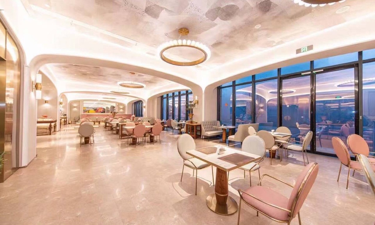 Pingqiao District Hotel | Mercure Xinyang East Railway Station