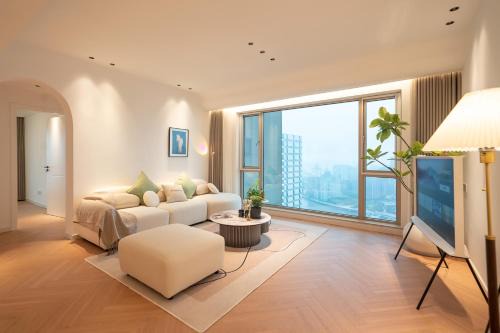Lujiazui Apartment | Merit世茂 Modern 3 Beds with an Exclusive and Private VIEW of the BUND
