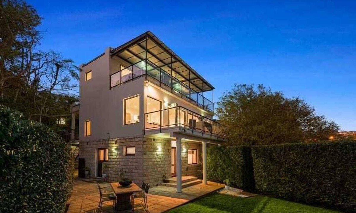 Seaforth House | MetaWise Luxe 6 Bed Ocean View Family Home in Seaforth