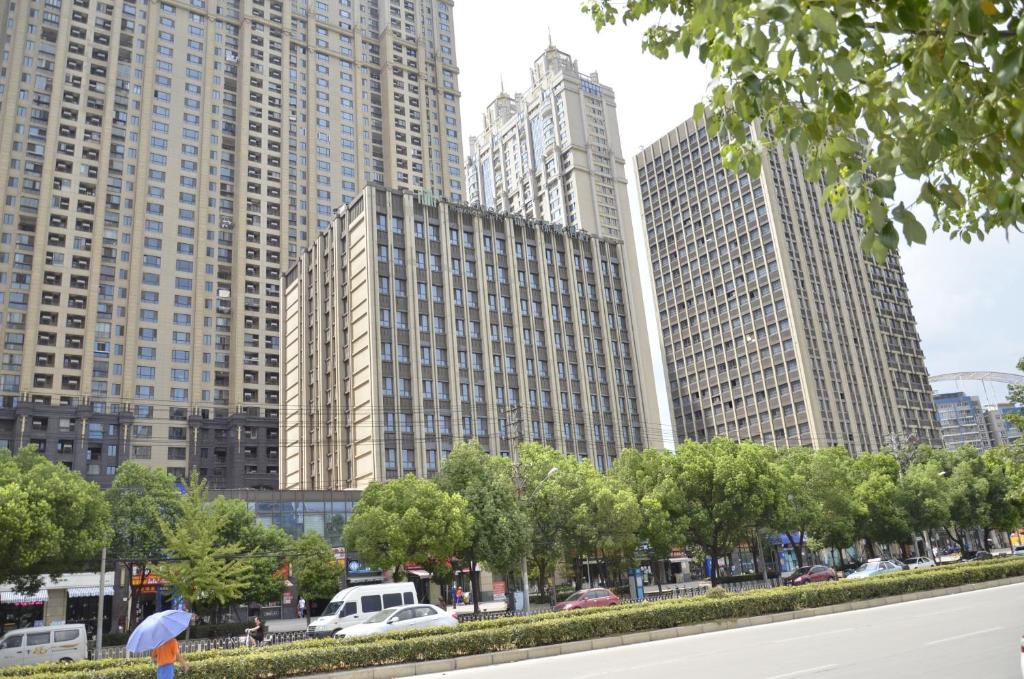 Wuchang Hotel | Metropolo, Wuhan, Wuchang Jiangtan Jiyuqiao Subway Station