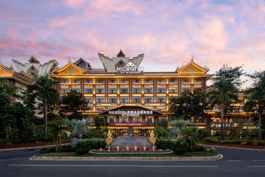 Yunjinghong Hotel | Microtel by Wyndham Xishuangbanna City Center