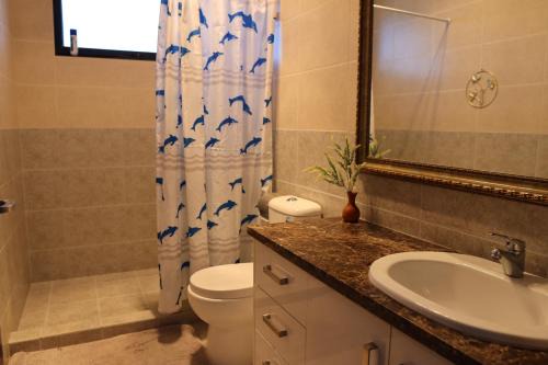 Stirling House | Midby's Elegant Guesthouse - 2 En-suite Rooms & 2 Rooms with Shared Bathroom