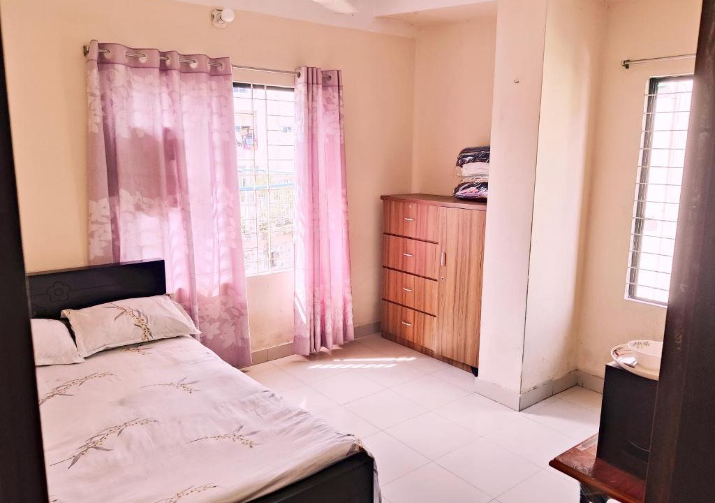 Mirpur House | Mirpur female guest room