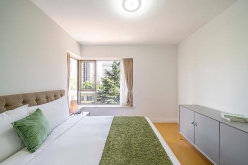 Xujiahui Apartment | Modern 2BR 1 Living Room Apartment Near Metro Lines one