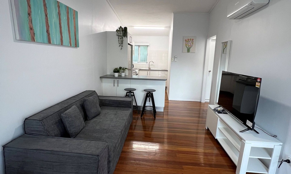 Highgate Hill House | Modern 2BR in Highgate Hill near Brisbane CBD