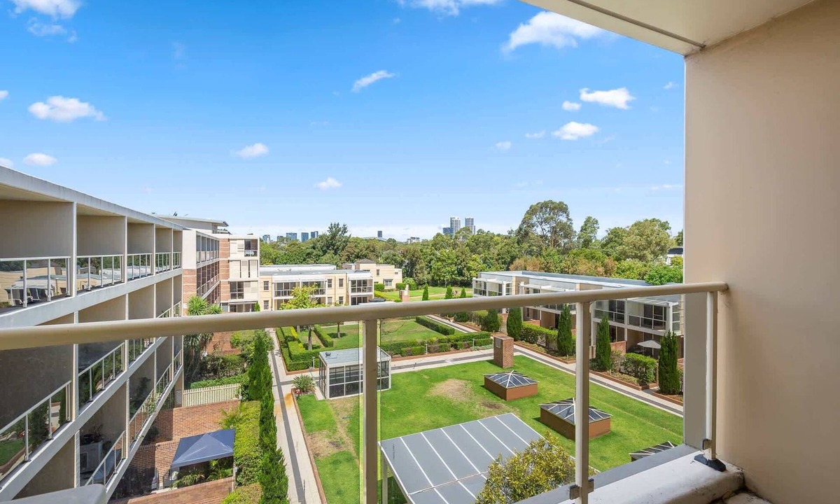Silverwater Apartment | Modern 2BR Stay near Olympic Park|Pool Gym Parking