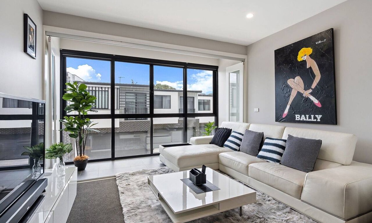 Greenway Apartment | Modern 3-Bedroom Townhouse in Quiet Greenway