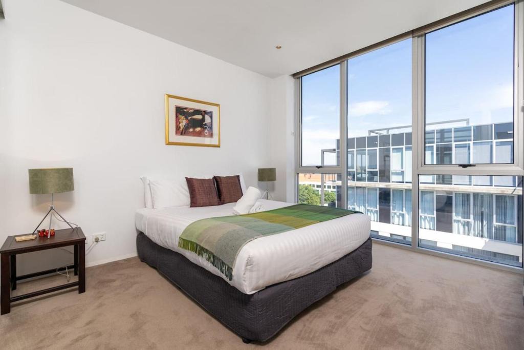 Capital Hill Apartment | Modern 3BR Home 5 mins away from Parliament House - Hosted by Canstay