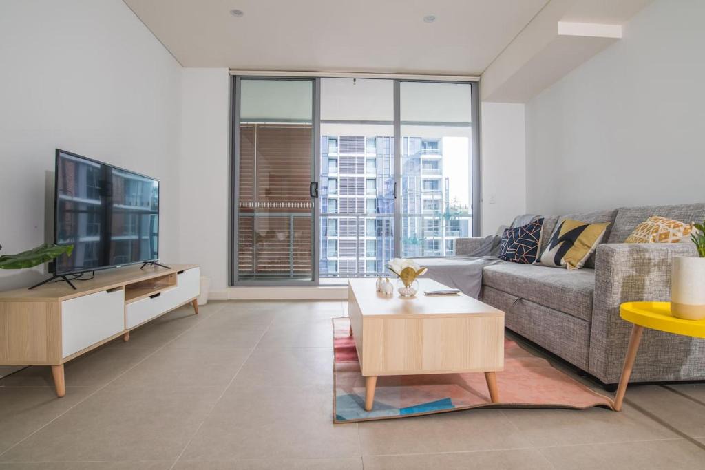 Mascot Apartment | Modern and Spacious 1bed1bath Mascot APT +parking