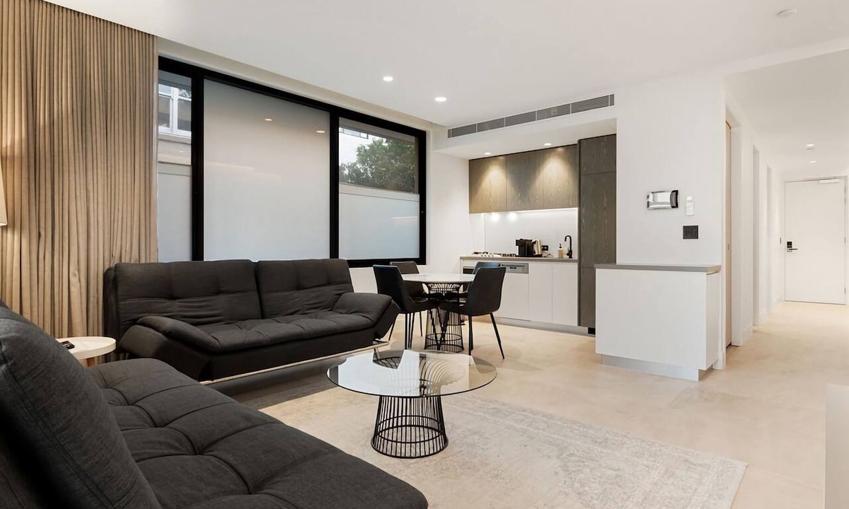 Maroubra Apartment | Modern Coogee Apt with Lift, Parking & Balcony