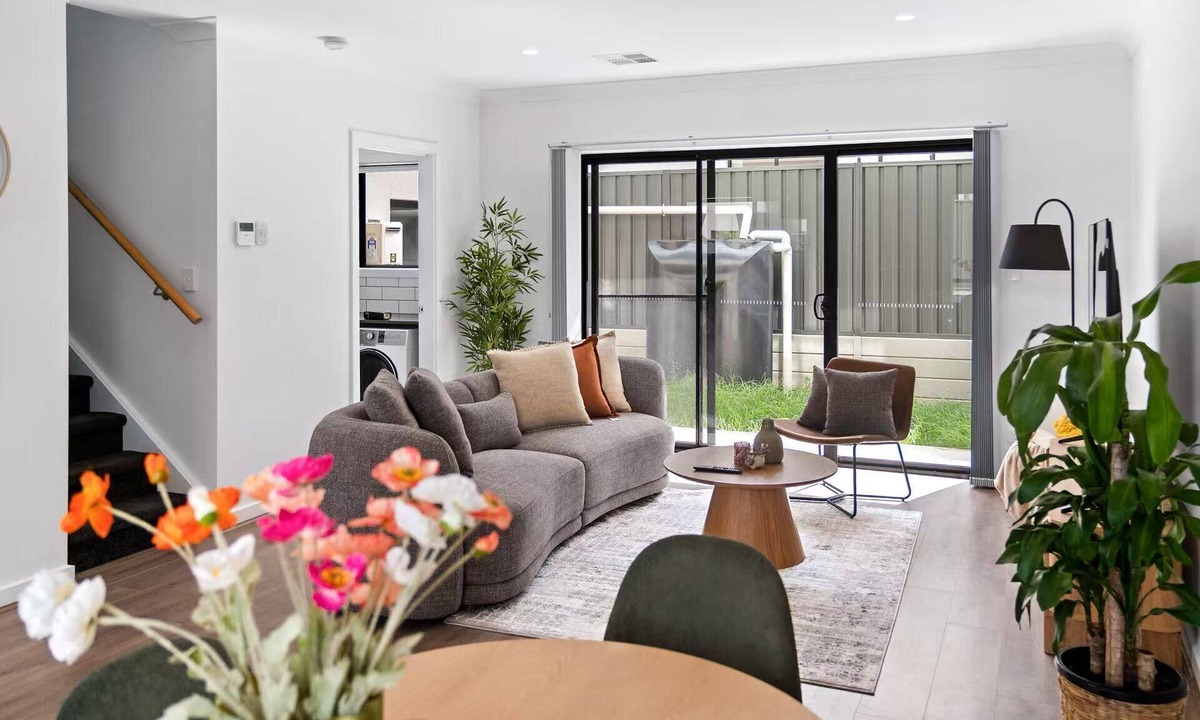 Christies Beach House | Modern townhouse Steps to Christies beach front 3br2bth