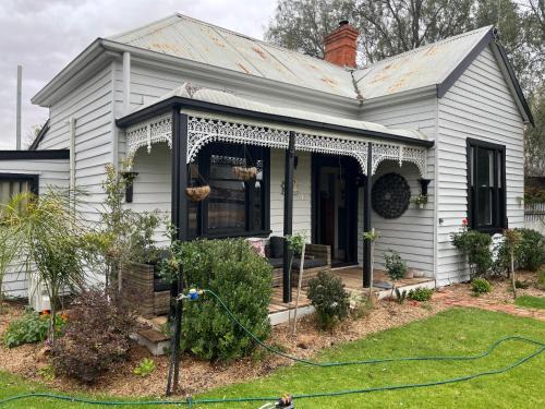 Quambatook House | Mollys Cottage