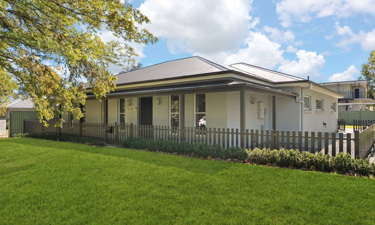 Bathurst House | Morrisset Haven- Modern 4 Bed, 2 Bath in Bathurst