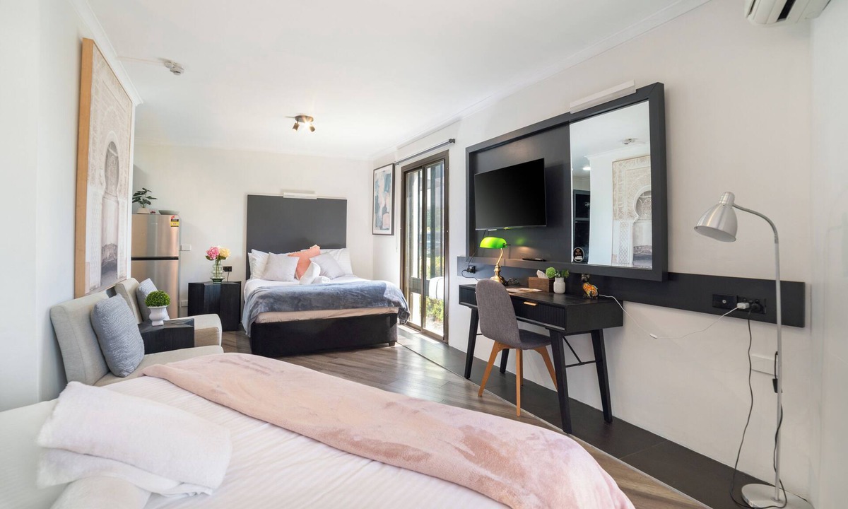 Sydney Hotel | Motel 10