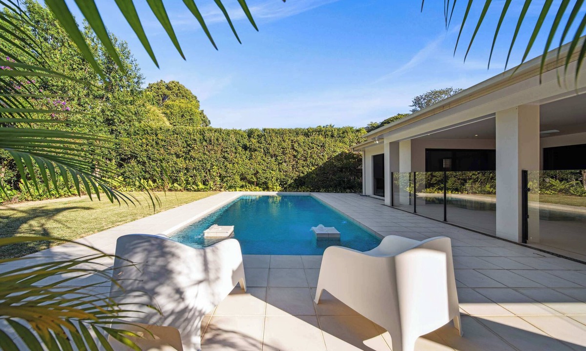 Buderim House | Mountaintop Pool Retreat: The Ideal Family Escape
