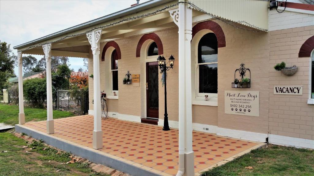 Rutherglen Bed & Breakfast | Must Love Dogs B&B & Self Contained Cottage