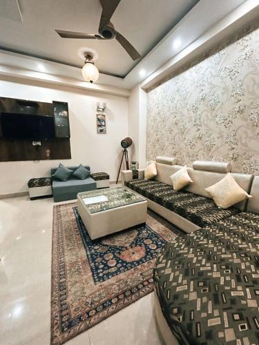 Vrindavan Apartment | Namah 2BHK Resort Homestay with Kitchen-4 Mins from Prem mandir