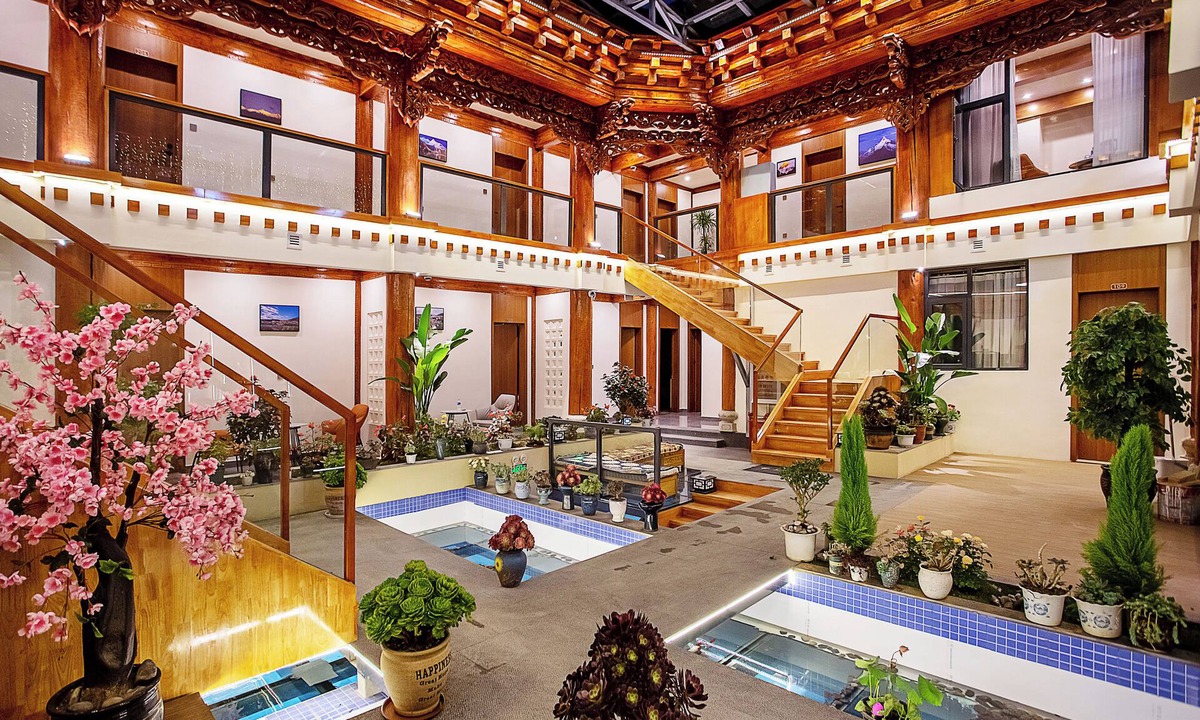 Shangri-La Bed & Breakfast | Namzhuo Tibetan-style Courtyard Manor
