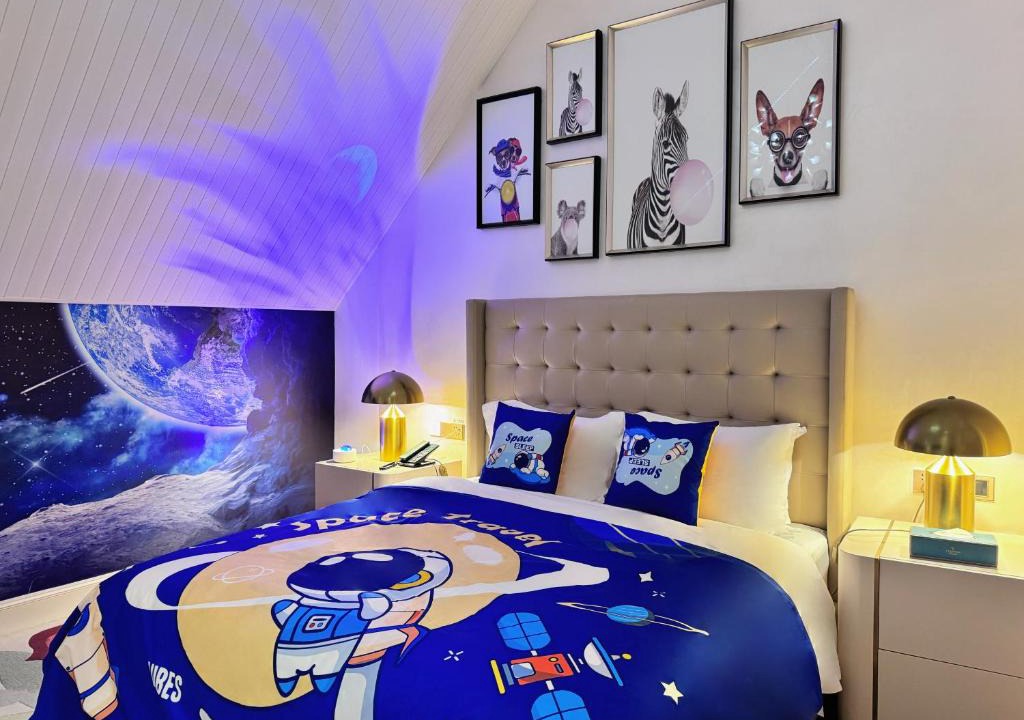 Pudong Hotel | NARADA Resort Shanghai Hotel Disney Store