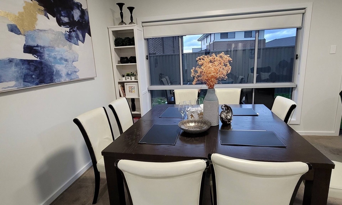 Rouse Hill House | New 5 bedroom house in Rousehill Center - Train, Shopping centre