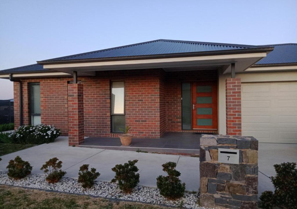 Googong Apartment | New self-contained one bedroom within a house