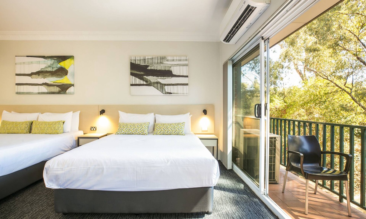 St Clair Hotel | Nightcap at Blue Cattle Dog Hotel