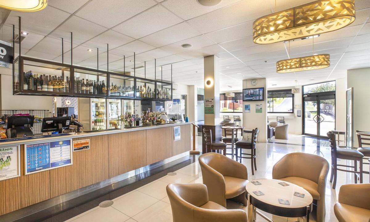 Devonport Hotel | Nightelier Devonport Gateway Hotel