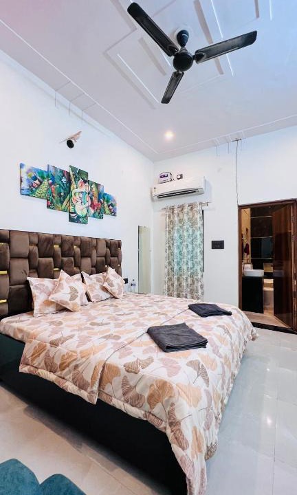 Barsana Apartment | Nirmal sadan Homestay
