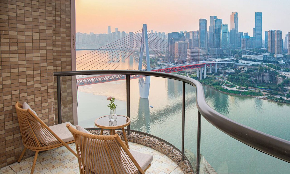 Yuzhong Bed & Breakfast | Nuanyu Apartment with River View & Drone Show View
