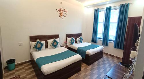 Vrindavan Hotel | NV Palace - Best Hotel in Vrindavan Near Prem Mandir and Iskcon Temple with Private Parking