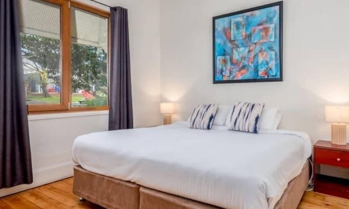 Bathurst Cottage | Old George · MèRose Place - Cottage on George