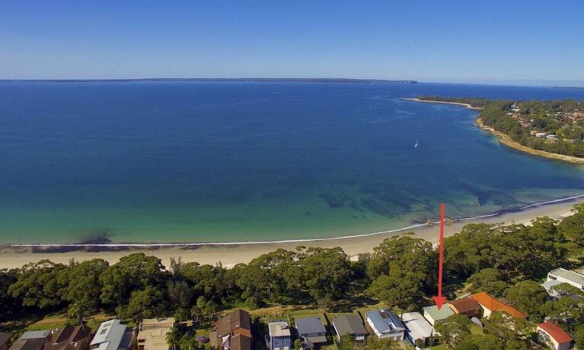 Vincentia Apartment | On Collingwood Beach by Book Jervis Bay - Upstairs Apartment