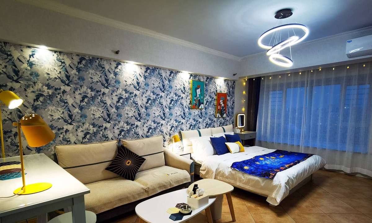 Hohhot Apartment | One Bedroom Studio Apartment in Hohhot CBD CITYMALL King Size Bed