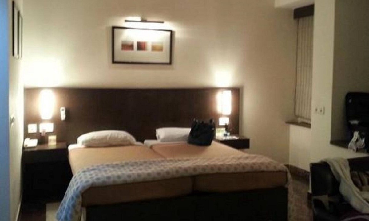 Indirapuram Apartment | One Bedroom with Private Bathroom, Living room and Kitchen Studio Appartment