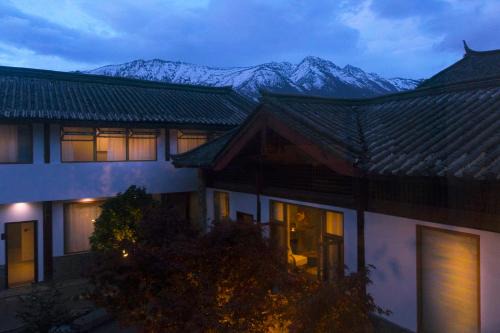 Shuhe Old Town House | One Zen Lodge Snowy Haven
