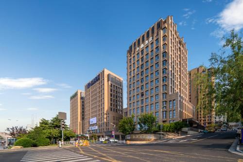 Weihai Hotel | Orange Crystal Hotel Weihai Happiness Gate Weigao Plaza