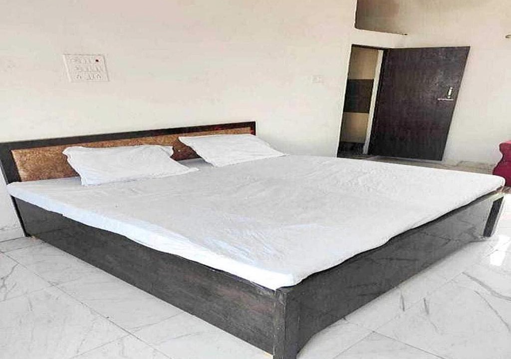 Bulandshahr Hotel | OYO Deep Garden