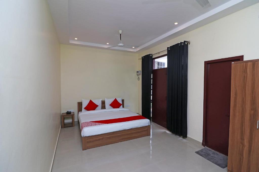 Gomti Nagar Hotel | OYO Flagship 27925 Kotra House Gomtinagar