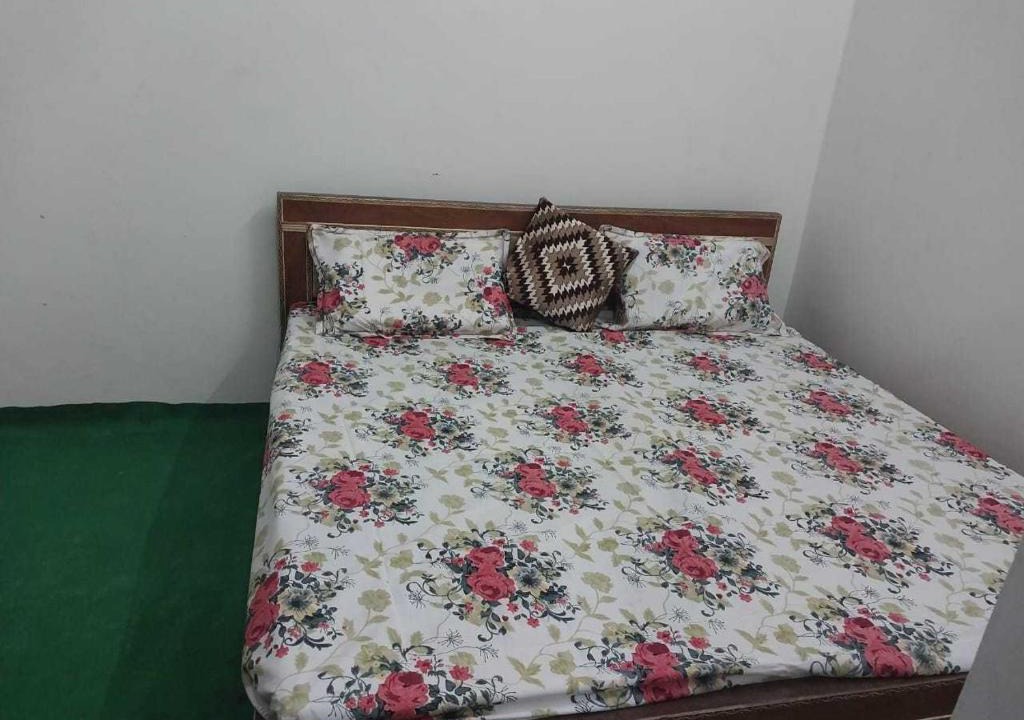 Hathras Hotel | OYO Ganga Sweet And Family Restaurant