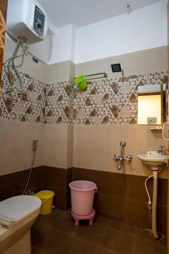 Indira Nagar Hotel | OYO Hotel Budget Inn Near Gomti Riverfront Park