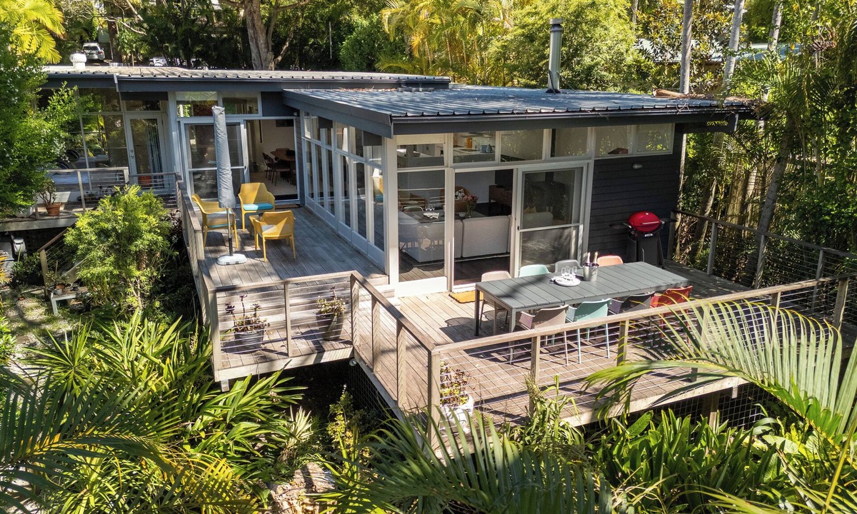 Avalon Beach House | 'Palmgrove' A Mid Century Modern House, Avalon Beach - Palm Trees, Nature & Close to the Beach!