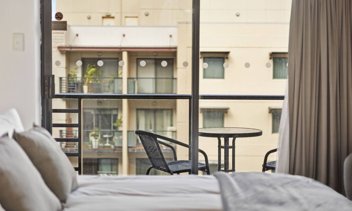 Perth Central Business District Apartment | Panoramic Perth Views: 1BR on Mounts Bay Road