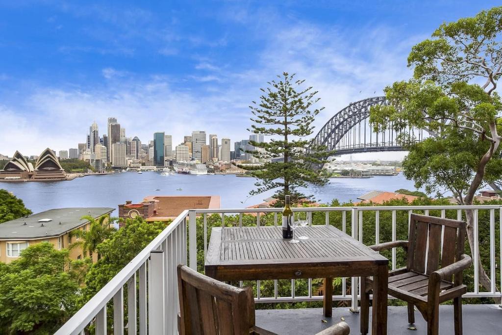 Kirribilli Apartment | Panoramic view of Sydney Harbour, Kirribilli