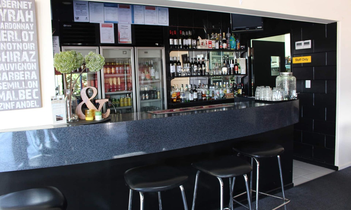Ayr Hotel | Parkside Motel