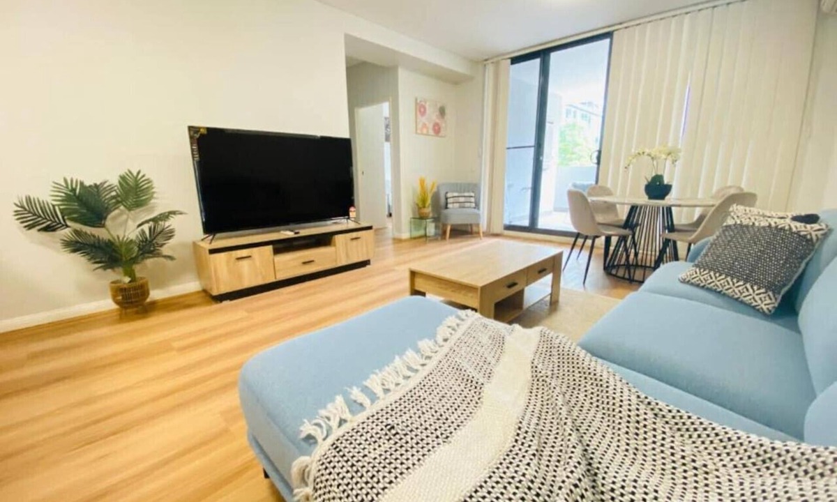 Parramatta CBD Apartment | Parramatta 3Br Near Train Light Rail & Shop Center