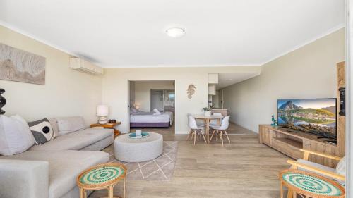 Ettalong Beach House | Peacock Hideaway