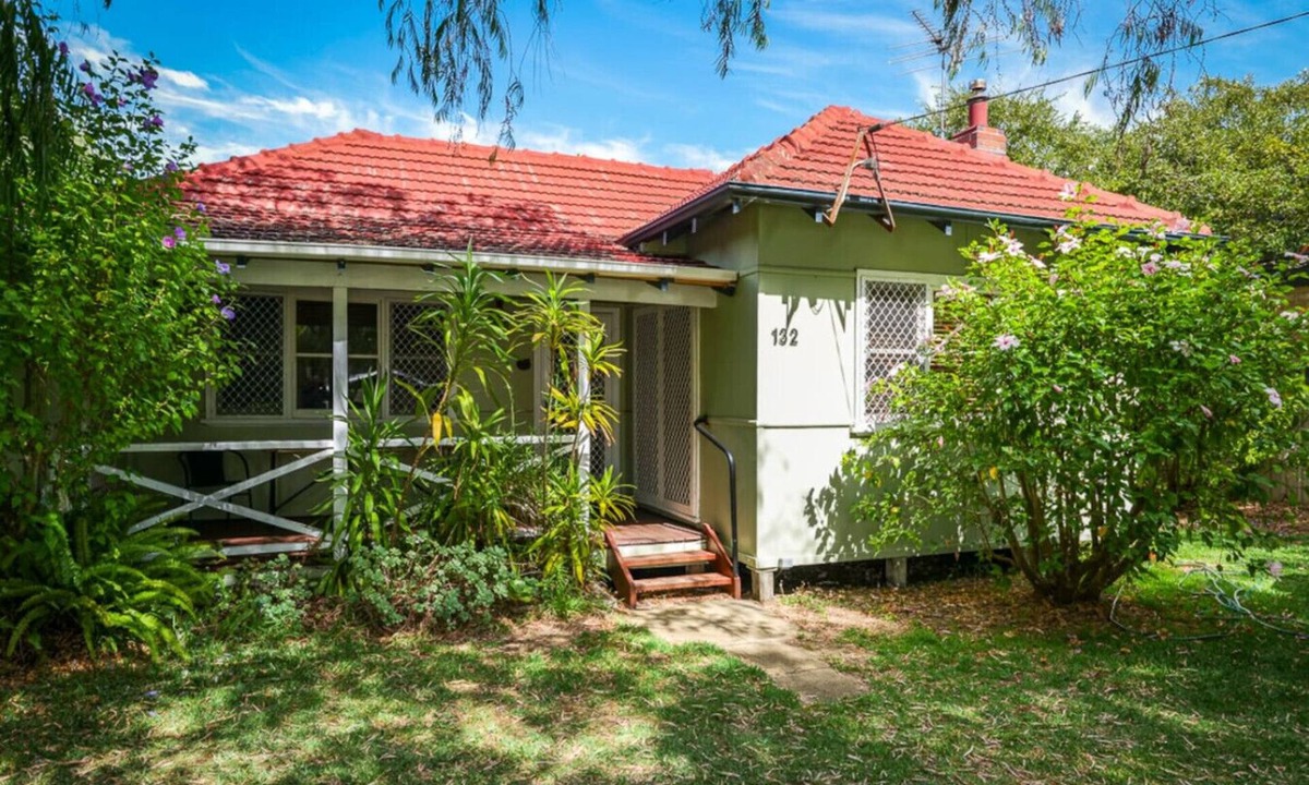Busselton House | Pebbles by the Bay - Quaint Central Busselton