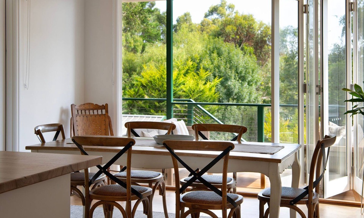 Daylesford Cottage | Pembroke Cottage- modern comforts and scenic views