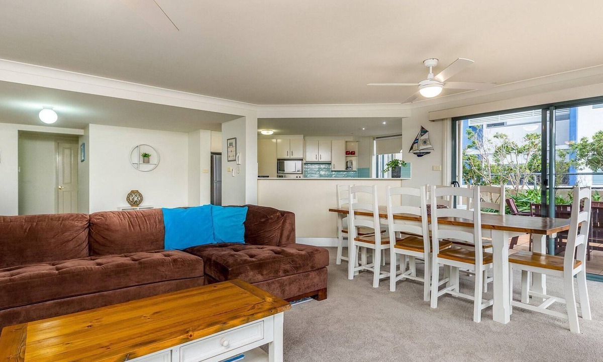 Soldiers Point Apartment | Peninsula Waters, 3/2-4 Soldiers Point Rd - Beautiful Air Conditioned Unit with Pool, Lift & WIFI